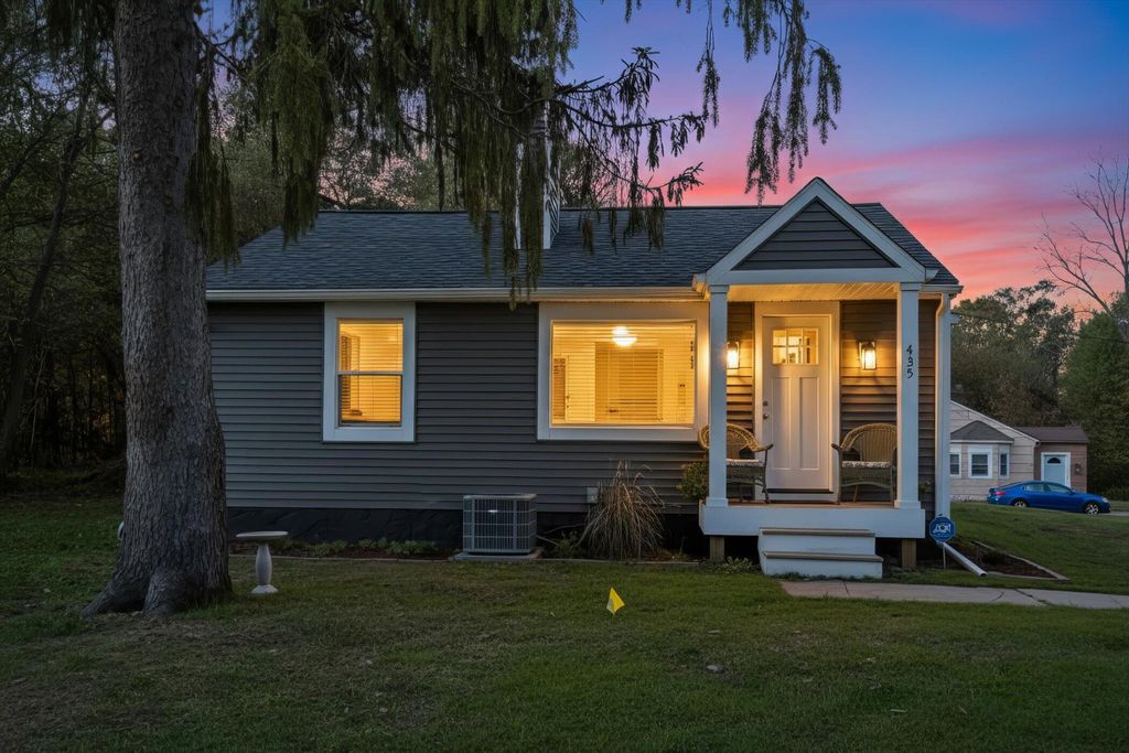 Photo of 435 Hubbard Street, Battle Creek, MI 49037 (MLS # 25056260)