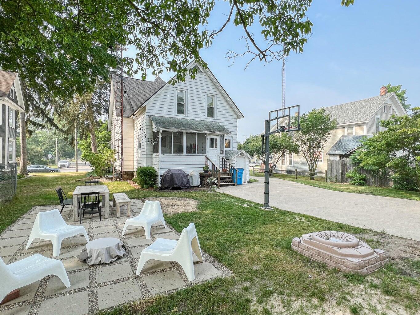 310 W Telegraph Street