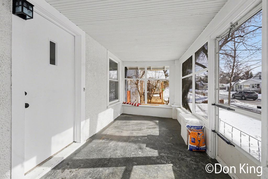 Photo of 707 Graceland Street NE, Grand Rapids, MI 49505 (MLS # 26005316)