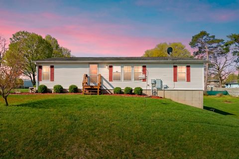 Photo of 104 Seneca Street, Decatur, MI 49045 (MLS # 26017641)
