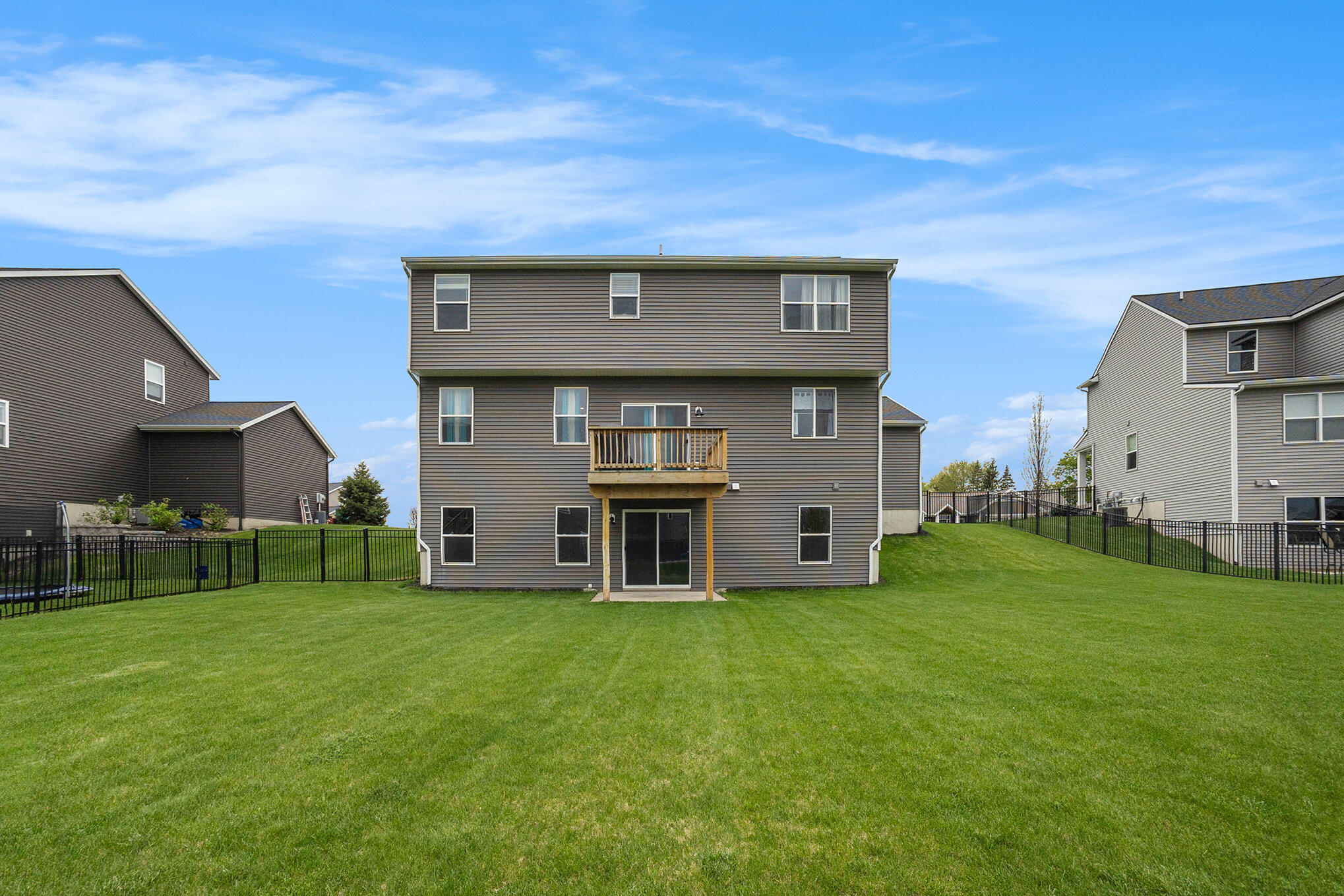 Hudsonville, Michigan 49426, United States, 4 Bedrooms Bedrooms, ,3 BathroomsBathrooms,Residential,Active,169277