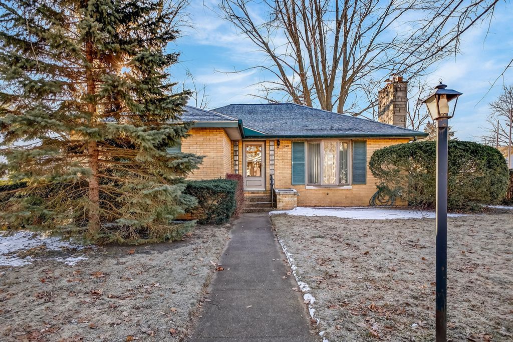 Photo of 1201 Mills Avenue, Muskegon, MI 49445 (MLS # 26007699)