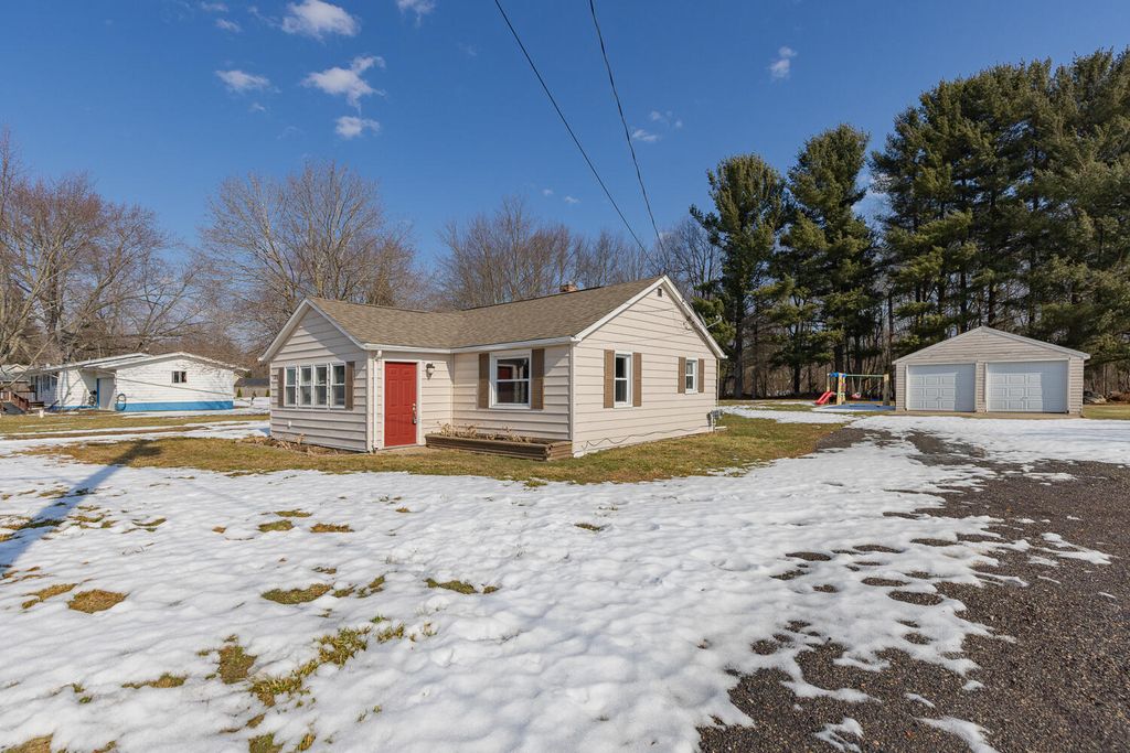 Photo of 125 Edgewater Drive, Michigan Center, MI 49254 (MLS # 26005782)