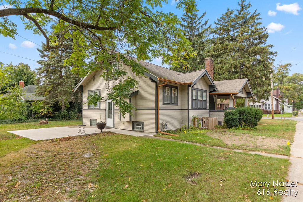 Photo of 2200 Peck Street, Muskegon, MI 49444 (MLS # 25052554)