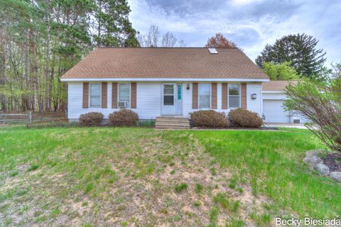823 Warner Street, Whitehall, MI 49461 - MLS#: 25020149
