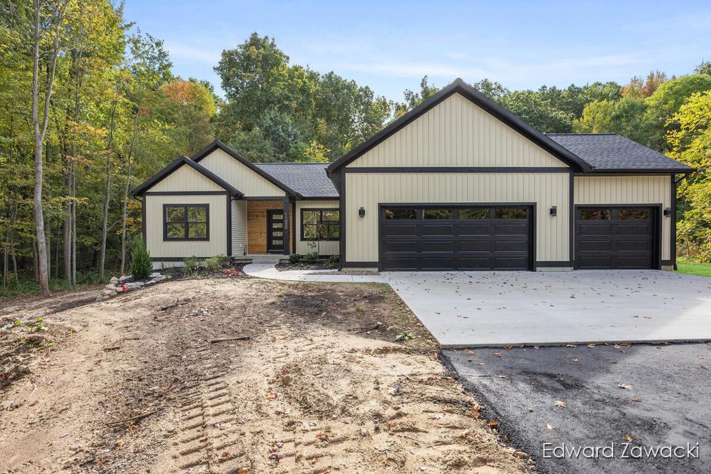 Photo of 11020 Hidden Pond Drive NE, Rockford, MI 49341 (MLS # 25059011)