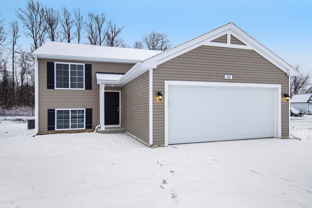 Photo of 2022 Kristin Court, Muskegon, MI 49442 (MLS # 25061933)