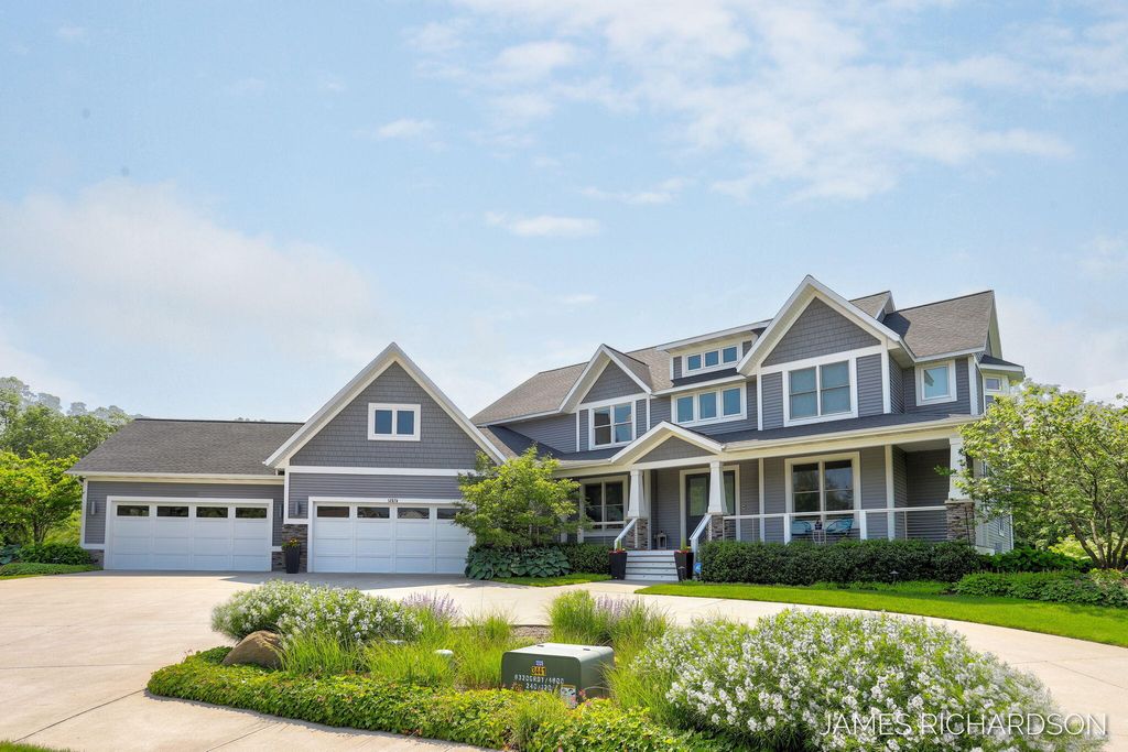 Photo of 12974 Boulderway Trail, Grand Haven, MI 49417 (MLS # 25031147)