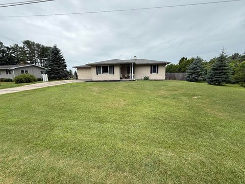 Photo of 1400 Perry Street, Manistee, MI 49660 (MLS # 26035076)