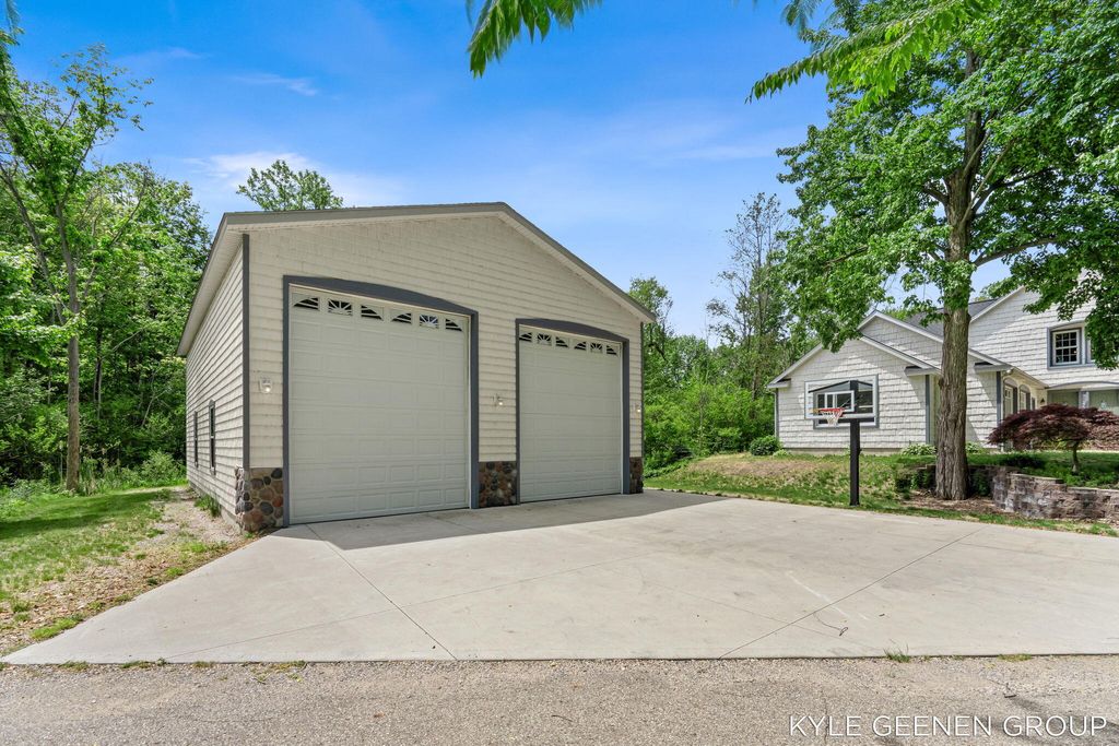 Photo of 4742 64th Street, Holland, MI 49423 (MLS # 26025390)