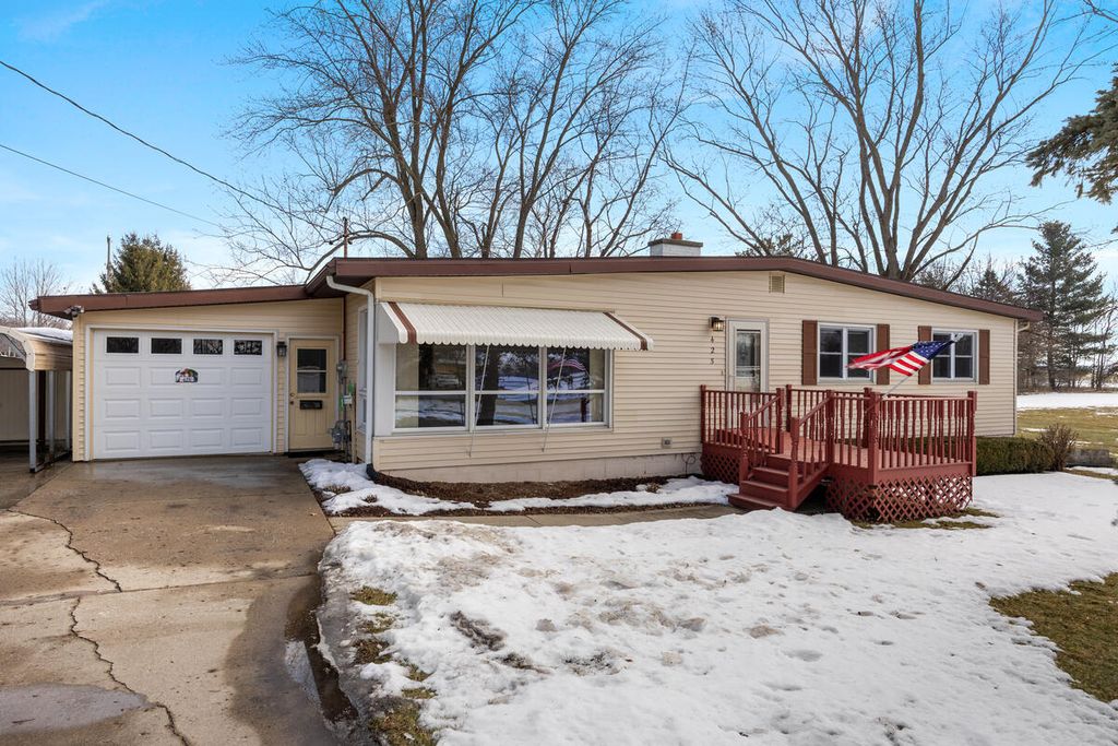 Photo of 425 S Division Street, Carson City, MI 48811 (MLS # 26005716)