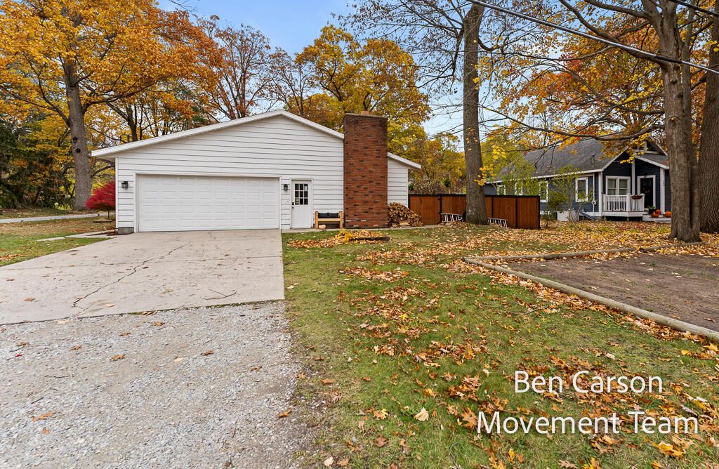 Photo of 105 Pennsylvania Avenue, Muskegon, MI 49445 (MLS # 25058117)