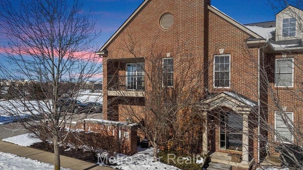 120 N VILLAGE WAY, CANTON, MI 48188 - Image fb48dcb2e22a52d12e5cd5adee3dd33a/428940973