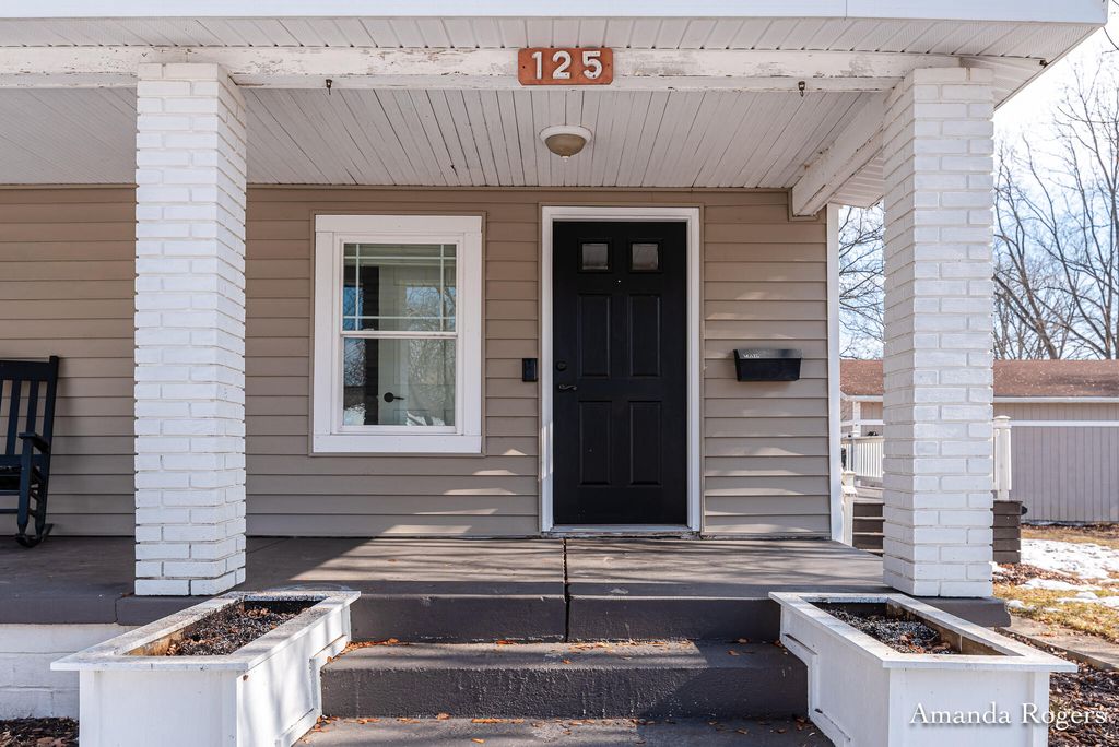 Photo of 125 S Grove Street SE, Lowell, MI 49331 (MLS # 26005905)