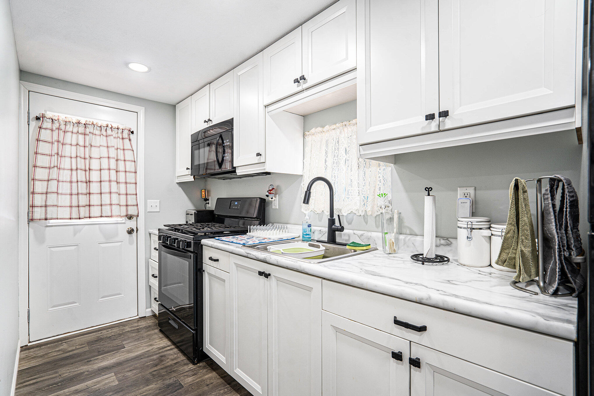 Richland, Michigan 49083, United States, 2 Bedrooms Bedrooms, ,2 BathroomsBathrooms,Residential,Pending,95252