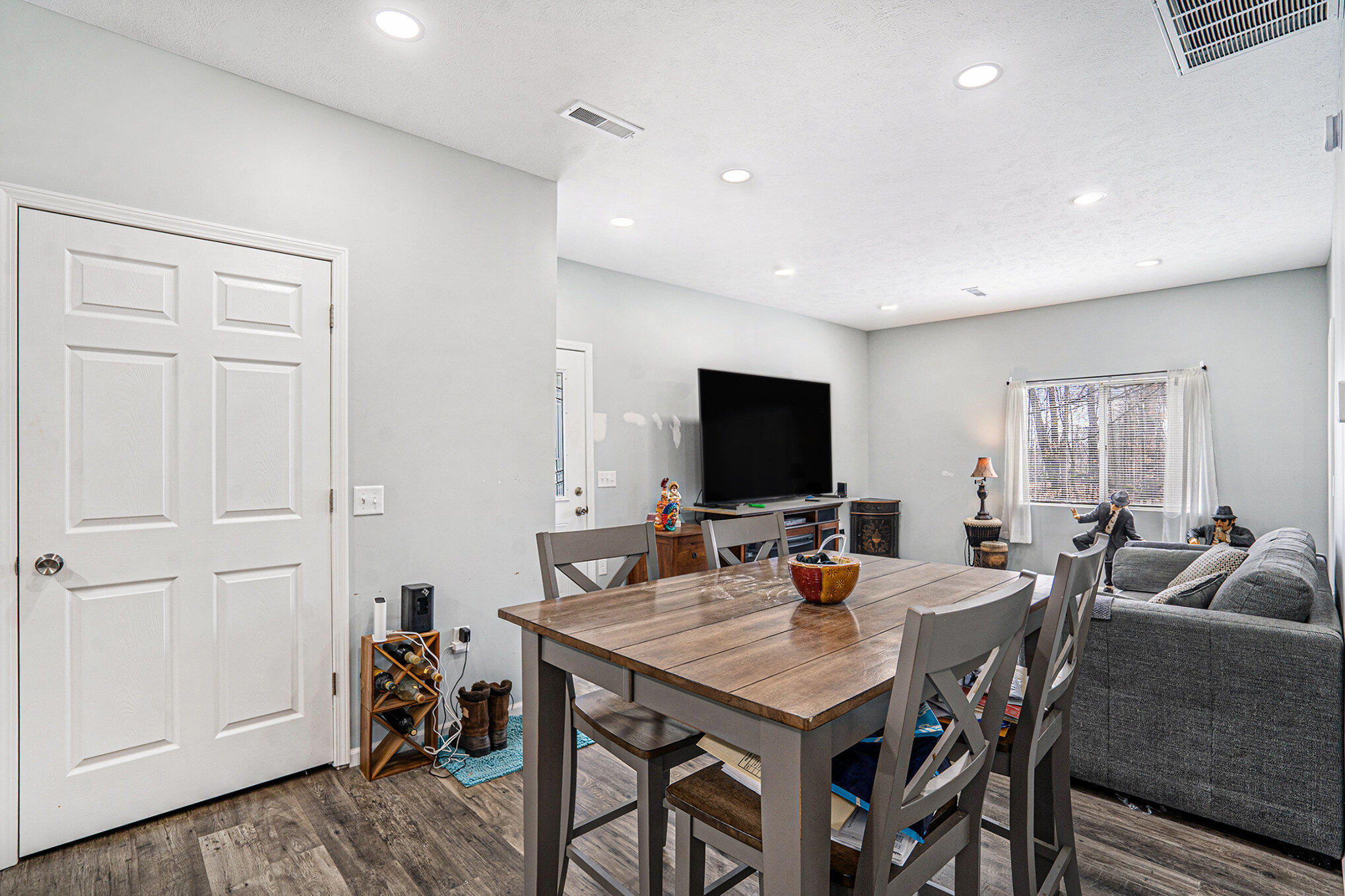 Richland, Michigan 49083, United States, 2 Bedrooms Bedrooms, ,2 BathroomsBathrooms,Residential,Pending,95252