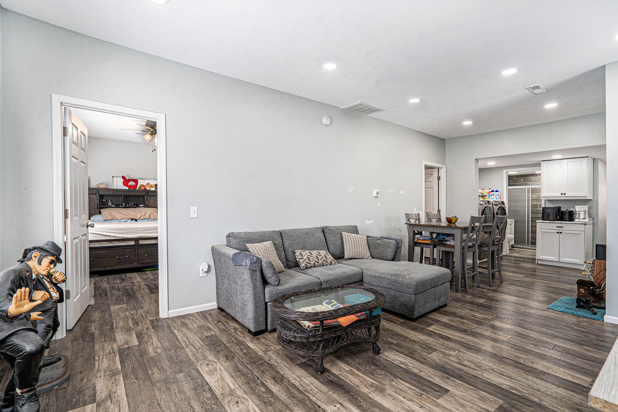 Richland, Michigan 49083, United States, 2 Bedrooms Bedrooms, ,2 BathroomsBathrooms,Residential,Pending,95252