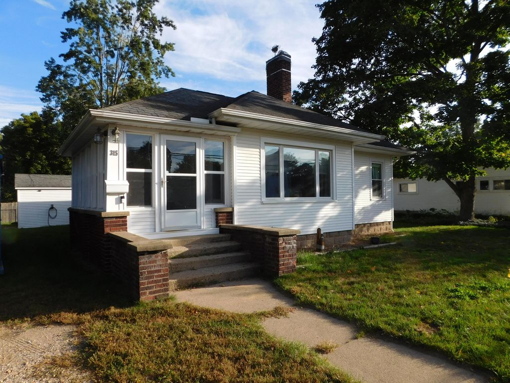 Photo of 315 E Linden Street, Hartford, MI 49057 (MLS # 25051654)