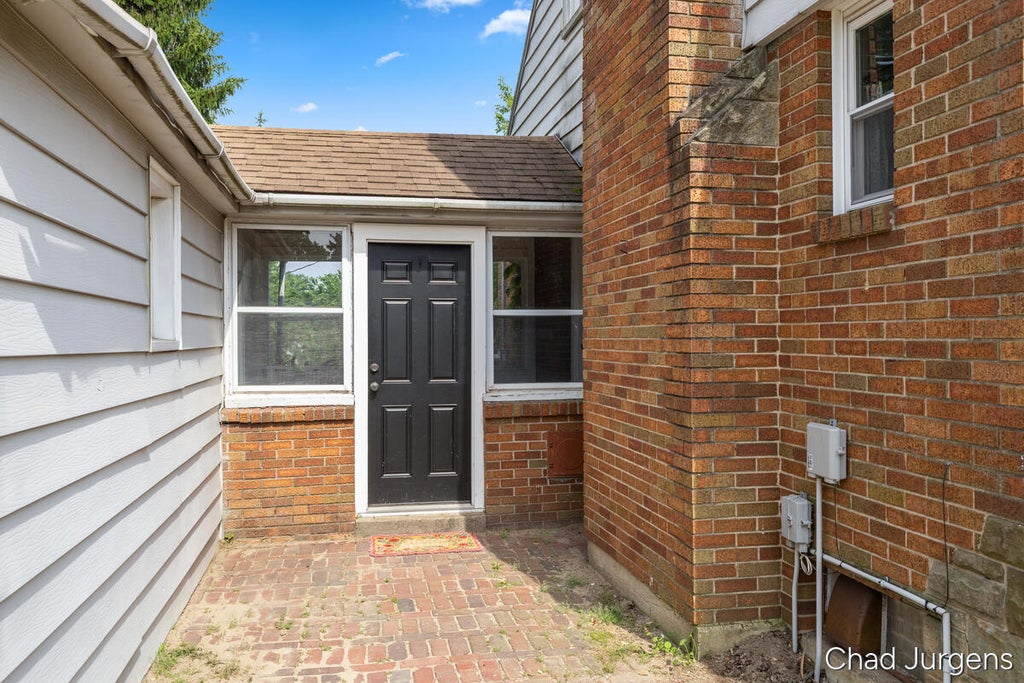 Photo of 854 Covell Avenue NW, Grand Rapids, MI 49504 (MLS # 26027971)