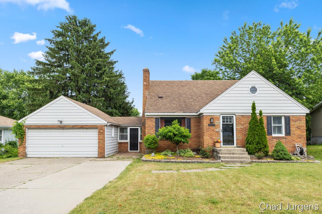 Photo of 854 Covell Avenue NW, Grand Rapids, MI 49504 (MLS # 26027971)
