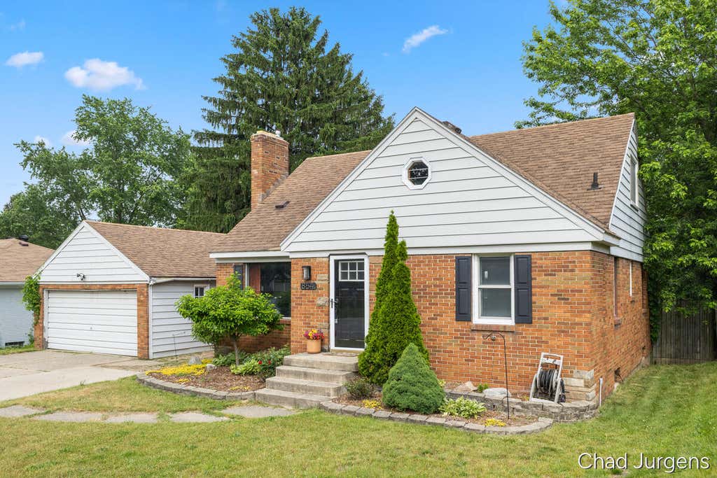 Photo of 854 Covell Avenue NW, Grand Rapids, MI 49504 (MLS # 26027971)