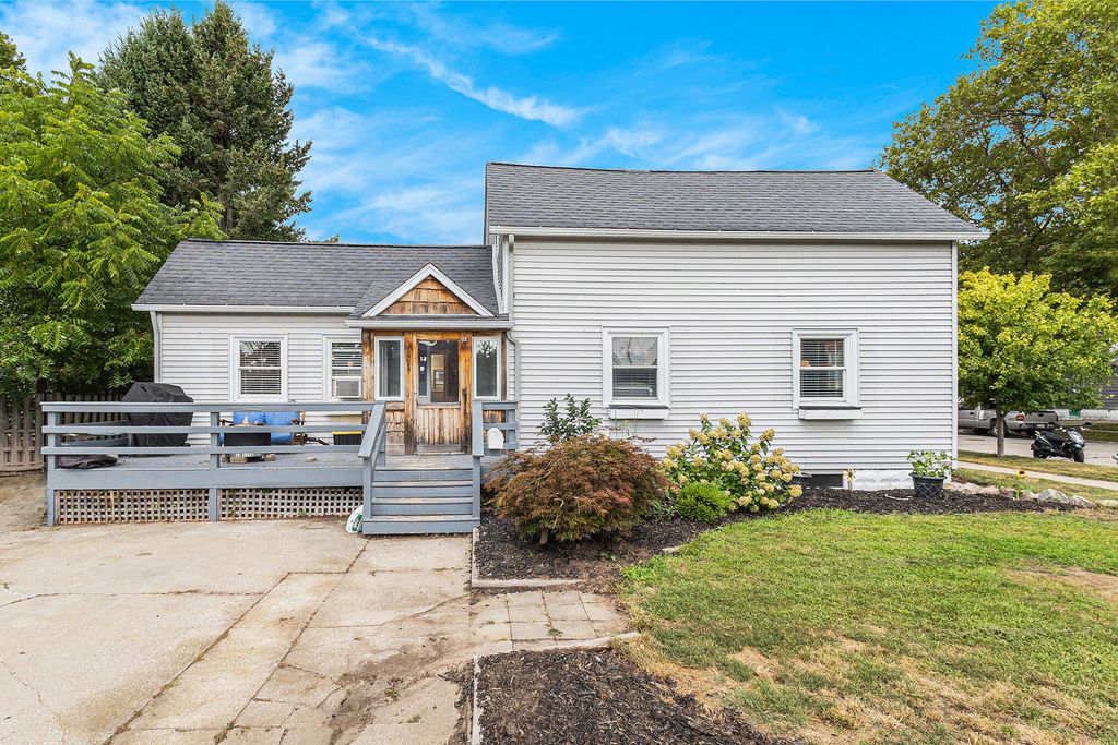 Photo of 101 S Ferry Street, Grand Haven, MI 49417 (MLS # 25042485)
