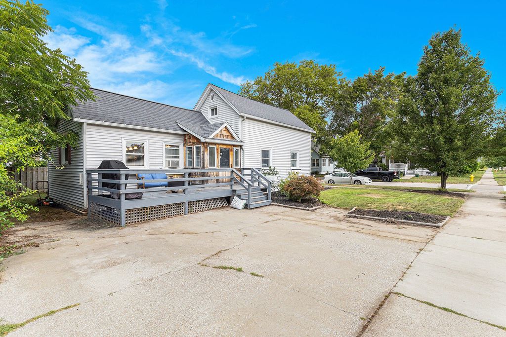 Photo of 101 S Ferry Street, Grand Haven, MI 49417 (MLS # 25042485)