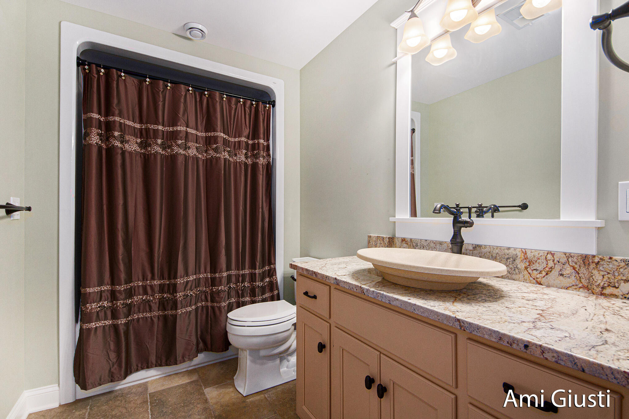 Grand Rapids, Michigan 49546, United States, 3 Bedrooms Bedrooms, ,3 BathroomsBathrooms,Residential,Active,229159