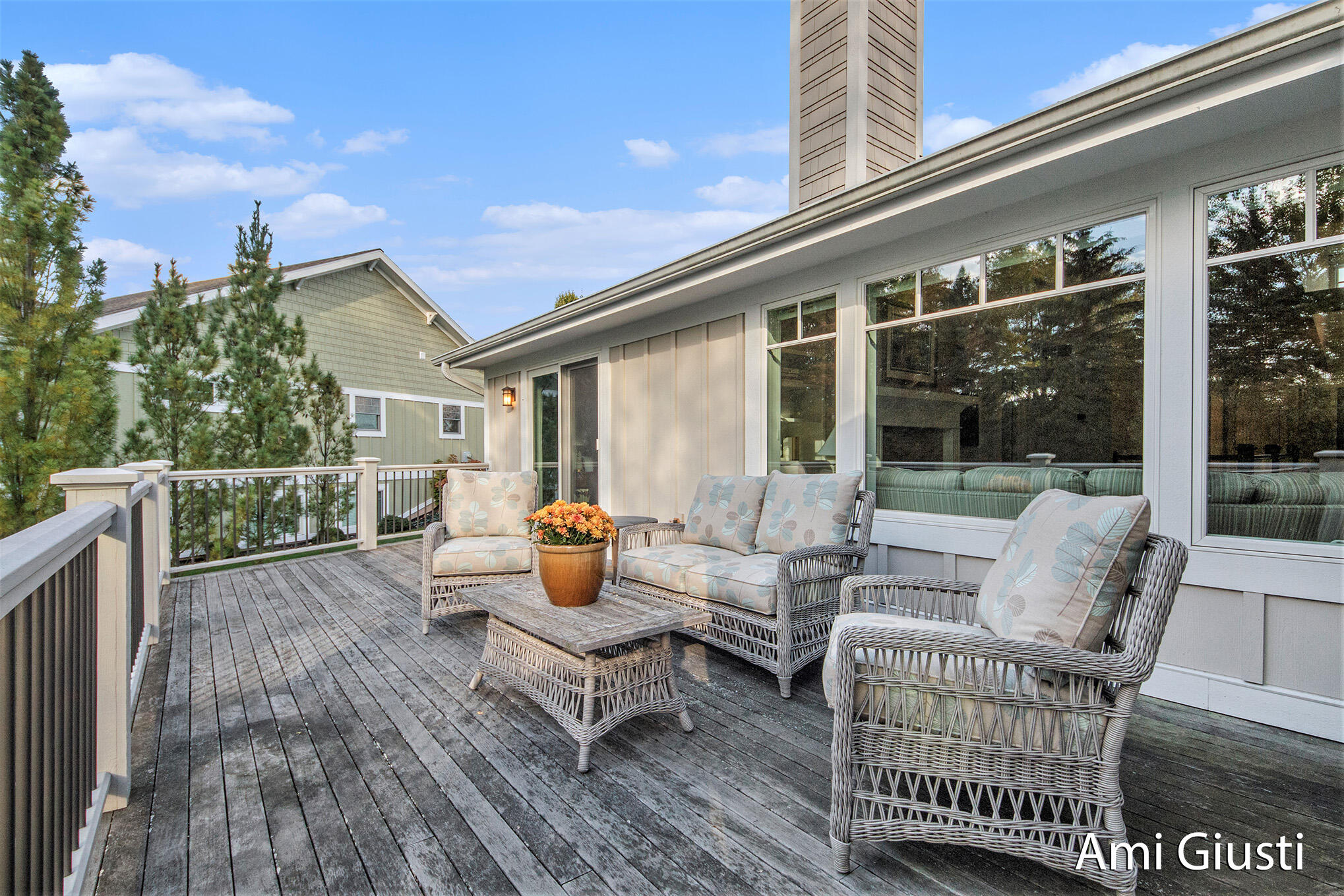 Grand Rapids, Michigan 49546, United States, 3 Bedrooms Bedrooms, ,3 BathroomsBathrooms,Residential,Active,229159