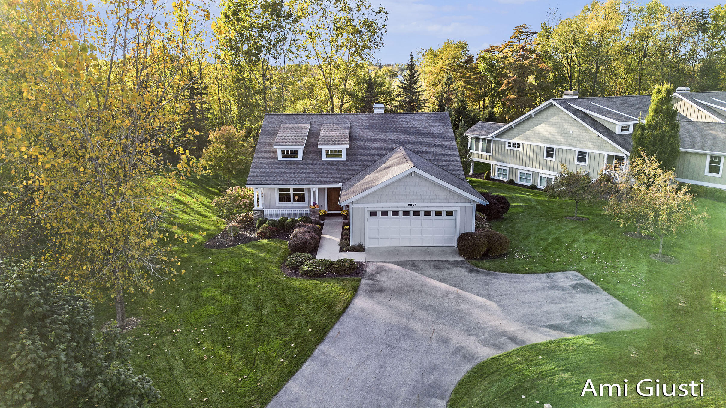 Grand Rapids, Michigan 49546, United States, 3 Bedrooms Bedrooms, ,3 BathroomsBathrooms,Residential,Active,229159