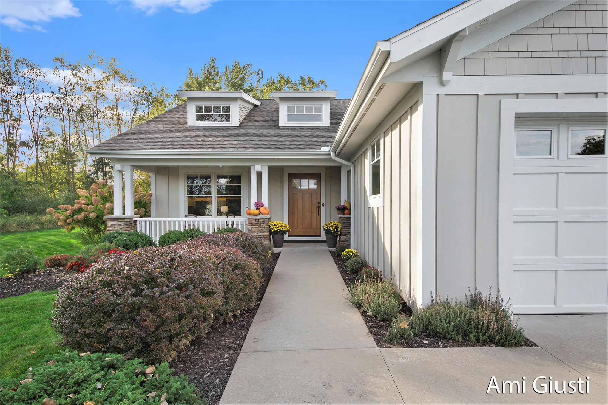 Grand Rapids, Michigan 49546, United States, 3 Bedrooms Bedrooms, ,3 BathroomsBathrooms,Residential,Active,229159