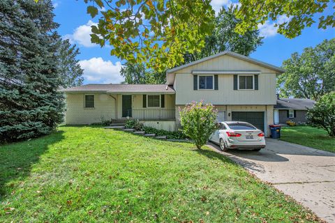 Photo of 3920 Camelot Drive SE #3922, Grand Rapids, MI 49546 (MLS # 26019000)