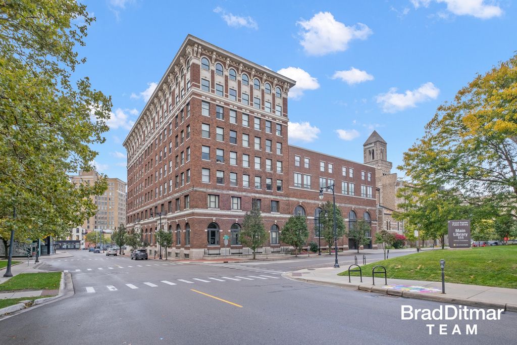 Photo of 27 Library Street NE #604, Grand Rapids, MI 49503 (MLS # 26005067)