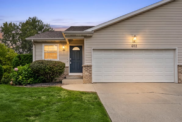 652 WILSHIRE CT, HOLLAND, MI 49423 - Image fd254d2e996f4bb040239a36f7f1c27e/340873157