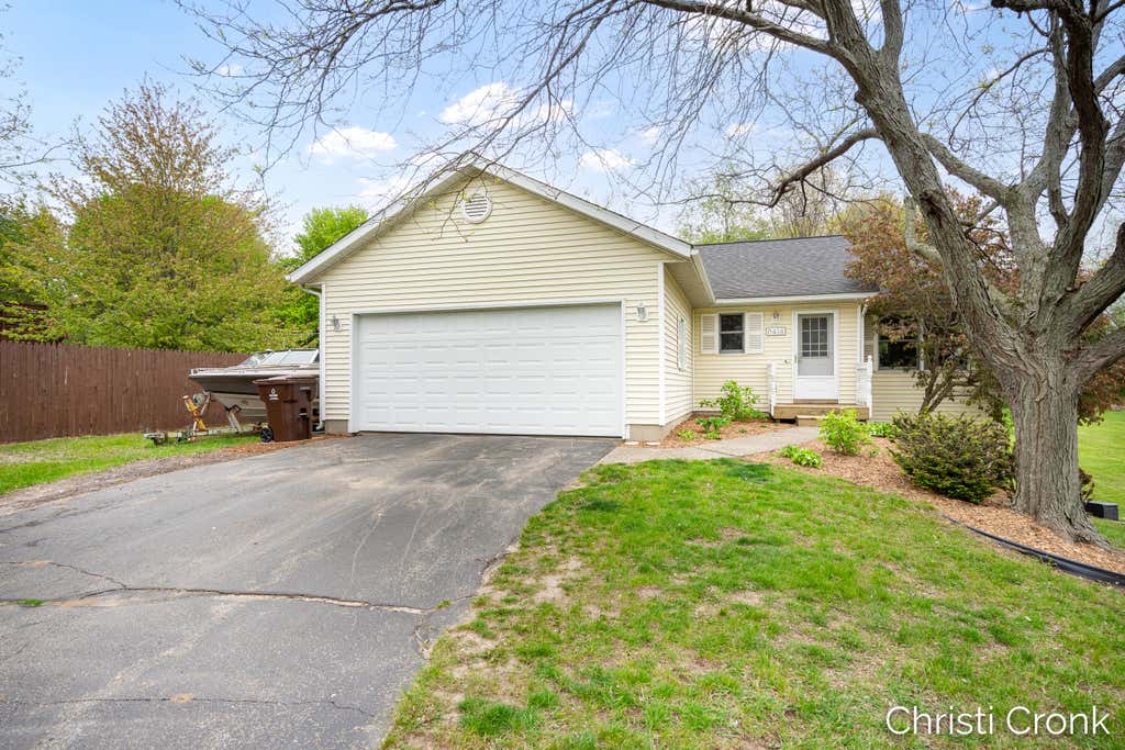 Photo of 8414 Windstone Drive NE, Rockford, MI 49341 (MLS # 26039670)