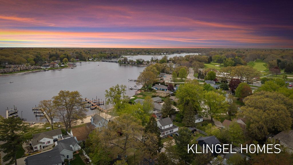Photo of 17386 Villa Park Street, Spring Lake, MI 49456 (MLS # 26022032)