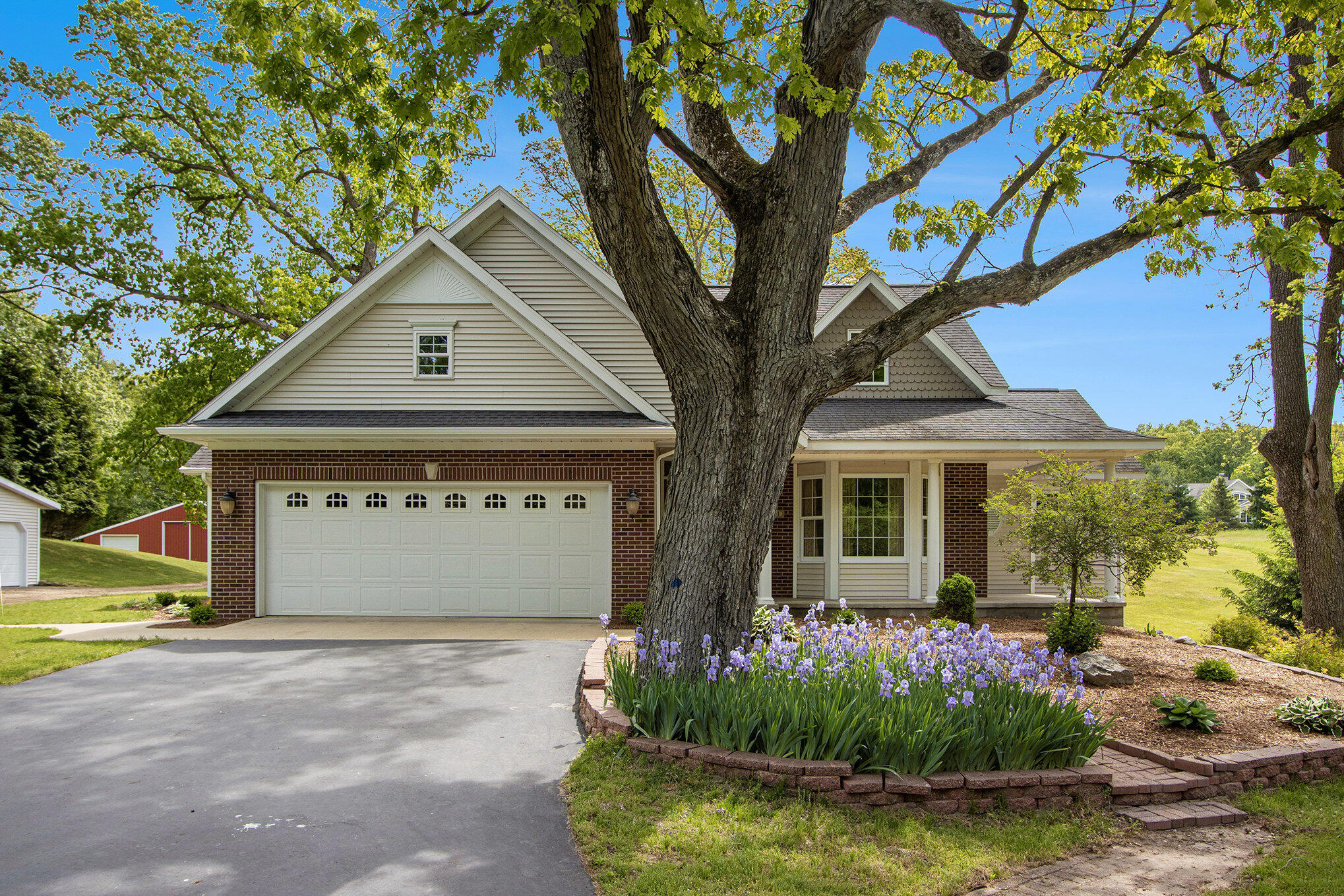 Kalamazoo, Michigan 49008, United States, 4 Bedrooms Bedrooms, ,4 BathroomsBathrooms,Residential,Active,138019