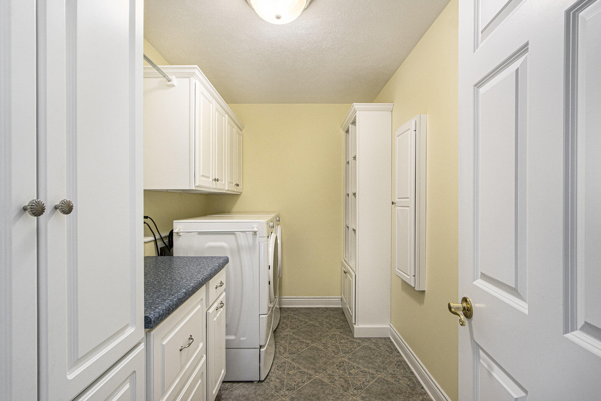 Kalamazoo, Michigan 49008, United States, 4 Bedrooms Bedrooms, ,4 BathroomsBathrooms,Residential,Active,138019