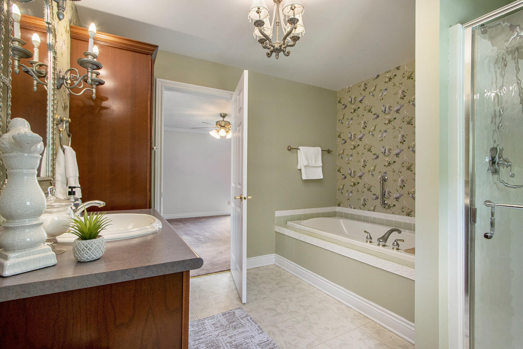 Kalamazoo, Michigan 49008, United States, 4 Bedrooms Bedrooms, ,4 BathroomsBathrooms,Residential,Active,138019