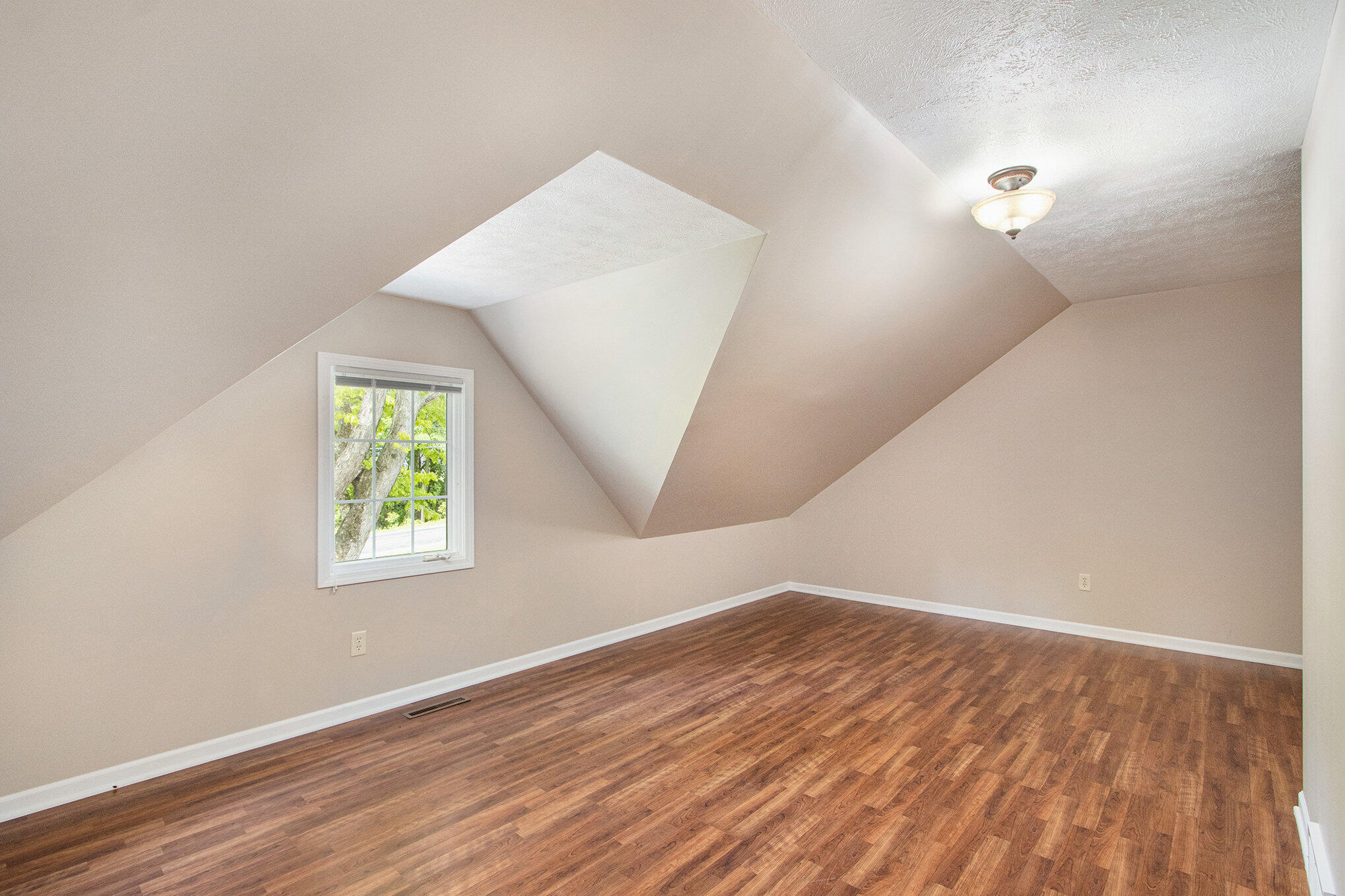 Kalamazoo, Michigan 49008, United States, 4 Bedrooms Bedrooms, ,4 BathroomsBathrooms,Residential,Active,138019