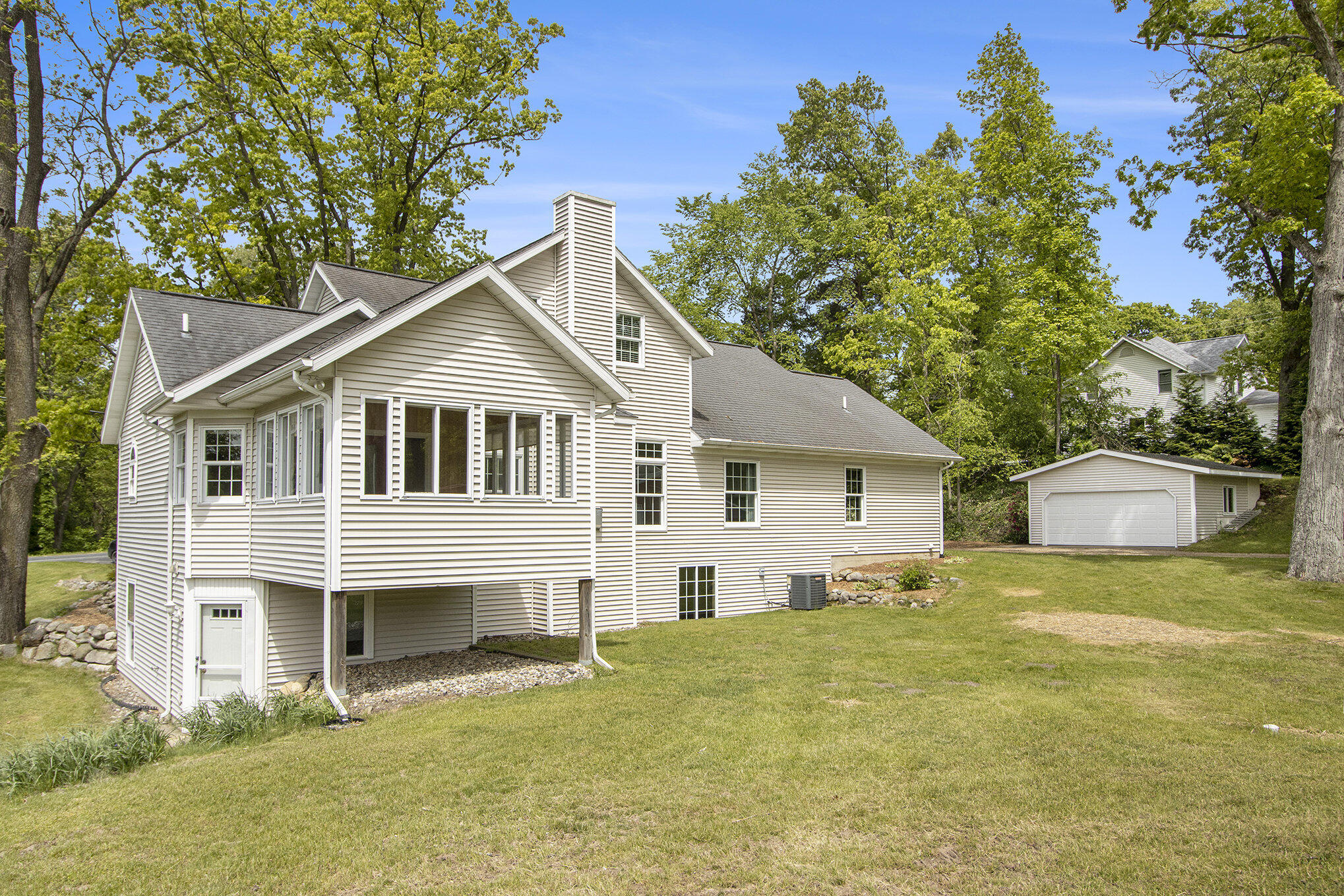 Kalamazoo, Michigan 49008, United States, 4 Bedrooms Bedrooms, ,4 BathroomsBathrooms,Residential,Active,138019