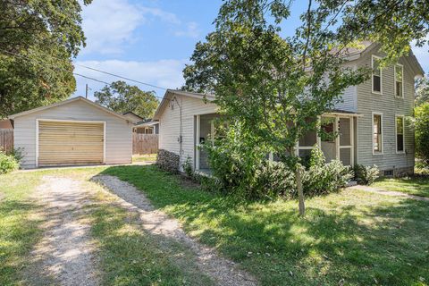 Photo of 313 S Brown Street, Paw Paw, MI 49079 (MLS # 25048498)