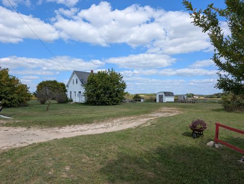 Photo of 9560 N 104th Avenue, Pentwater, MI 49449 (MLS # 25047434) Photo of 9560 N 104th Avenue, Pentwater, MI 49449 (MLS # 25047434)