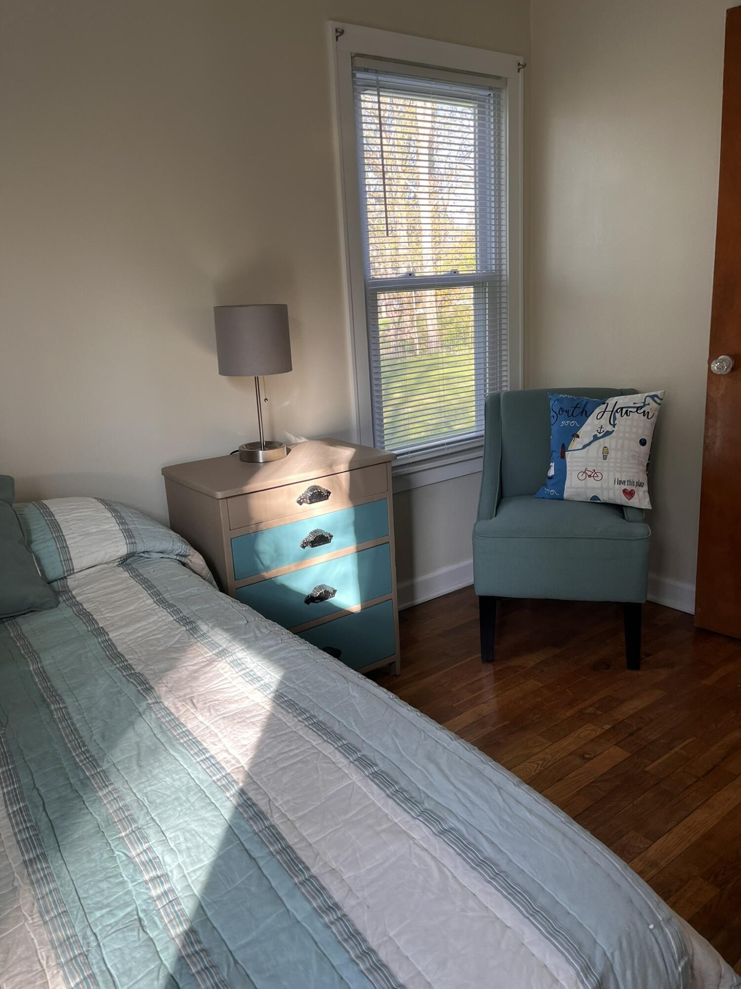 South Haven, Michigan 49090, United States, 2 Bedrooms Bedrooms, ,1 BathroomBathrooms,Residential,Pending,144900