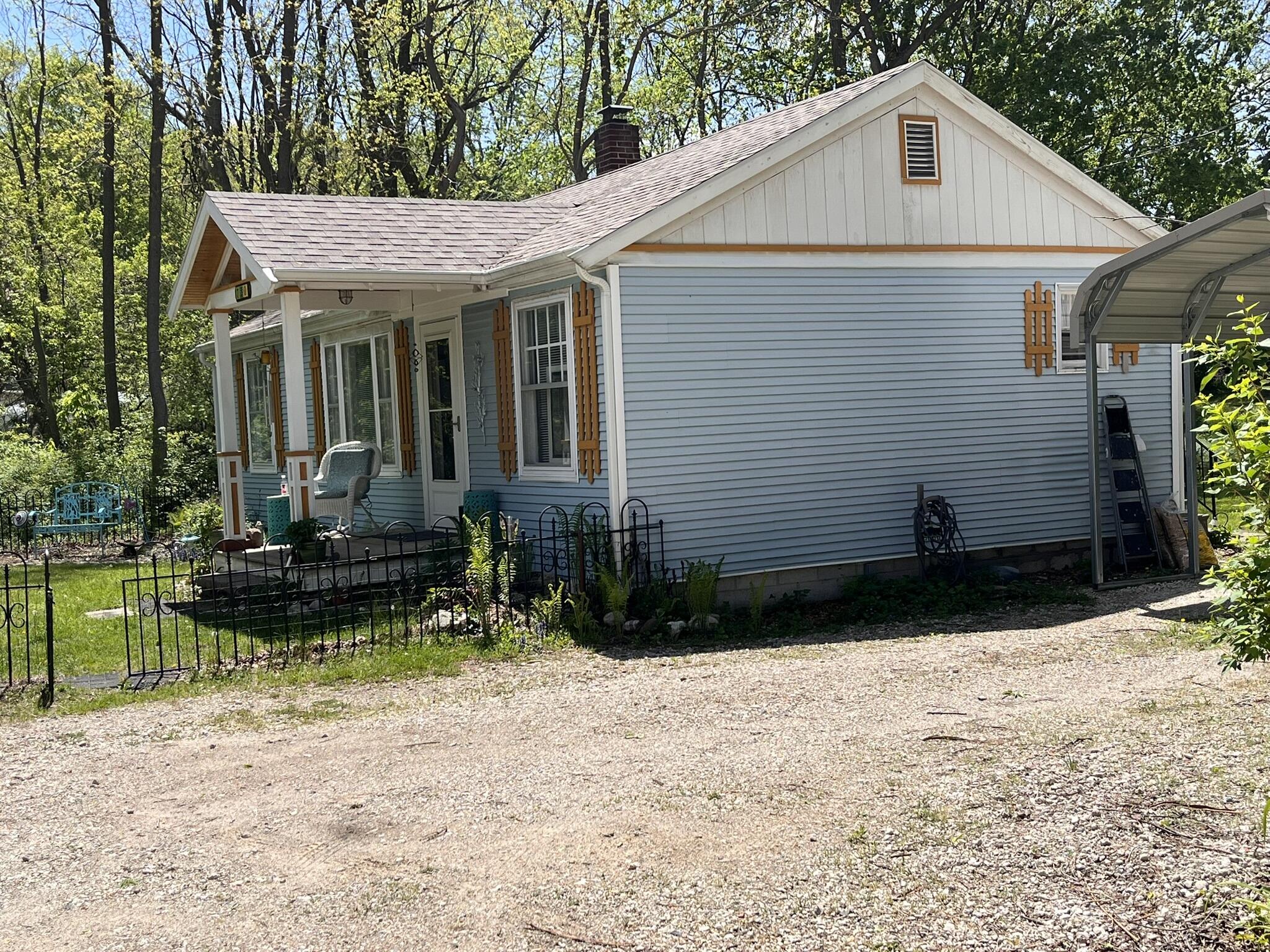 South Haven, Michigan 49090, United States, 2 Bedrooms Bedrooms, ,1 BathroomBathrooms,Residential,Pending,144900