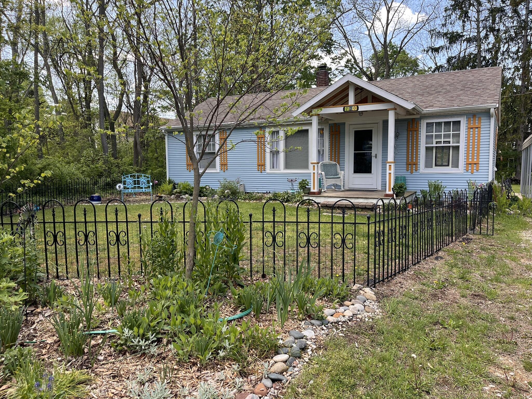 South Haven, Michigan 49090, United States, 2 Bedrooms Bedrooms, ,1 BathroomBathrooms,Residential,Pending,144900