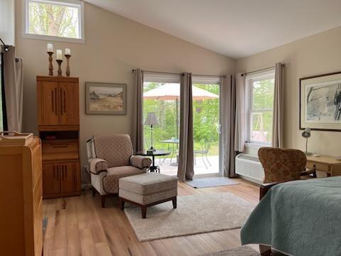 South Haven, Michigan 49090, United States, 2 Bedrooms Bedrooms, ,1 BathroomBathrooms,Residential,Pending,144900