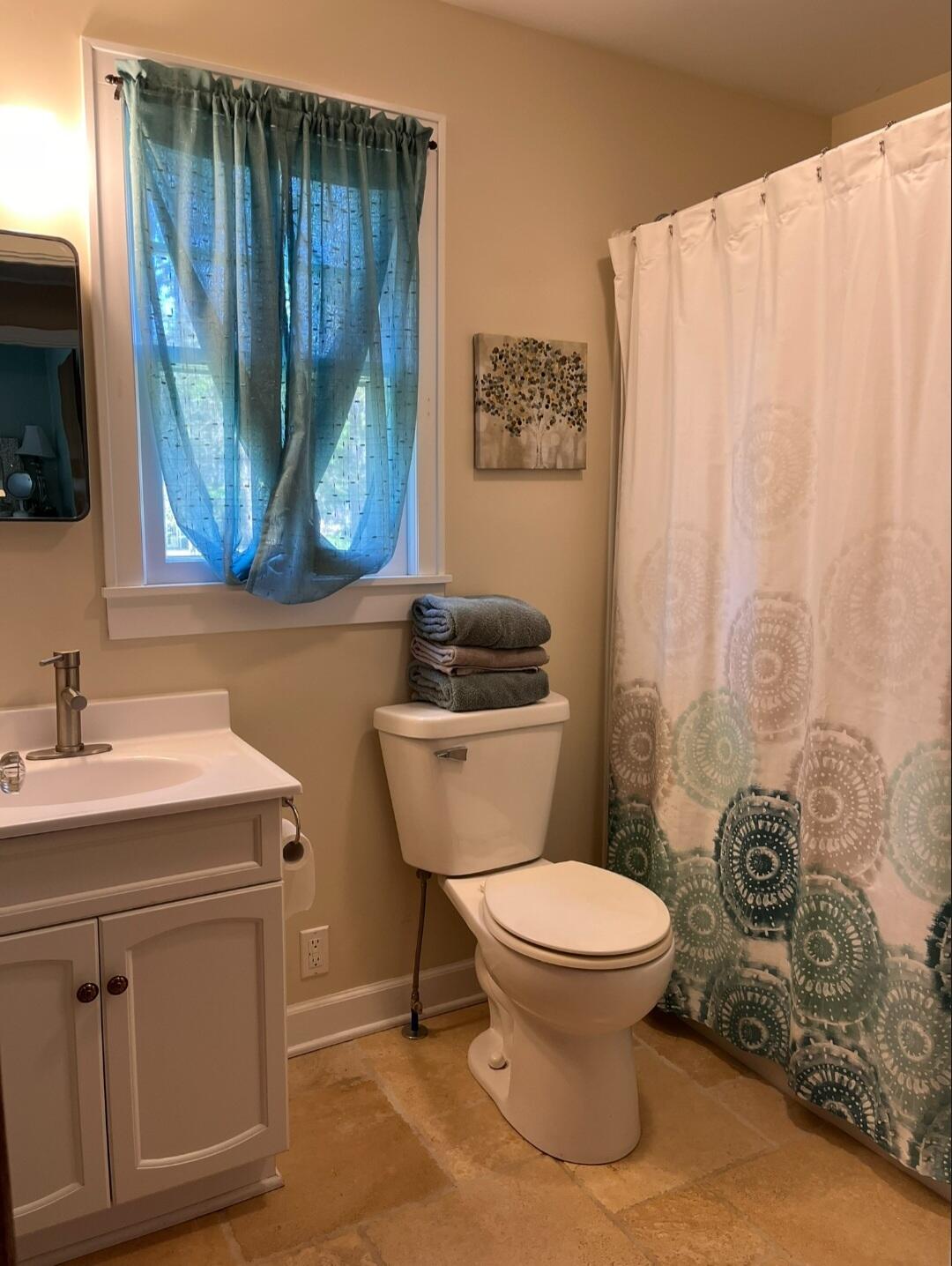 South Haven, Michigan 49090, United States, 2 Bedrooms Bedrooms, ,1 BathroomBathrooms,Residential,Pending,144900