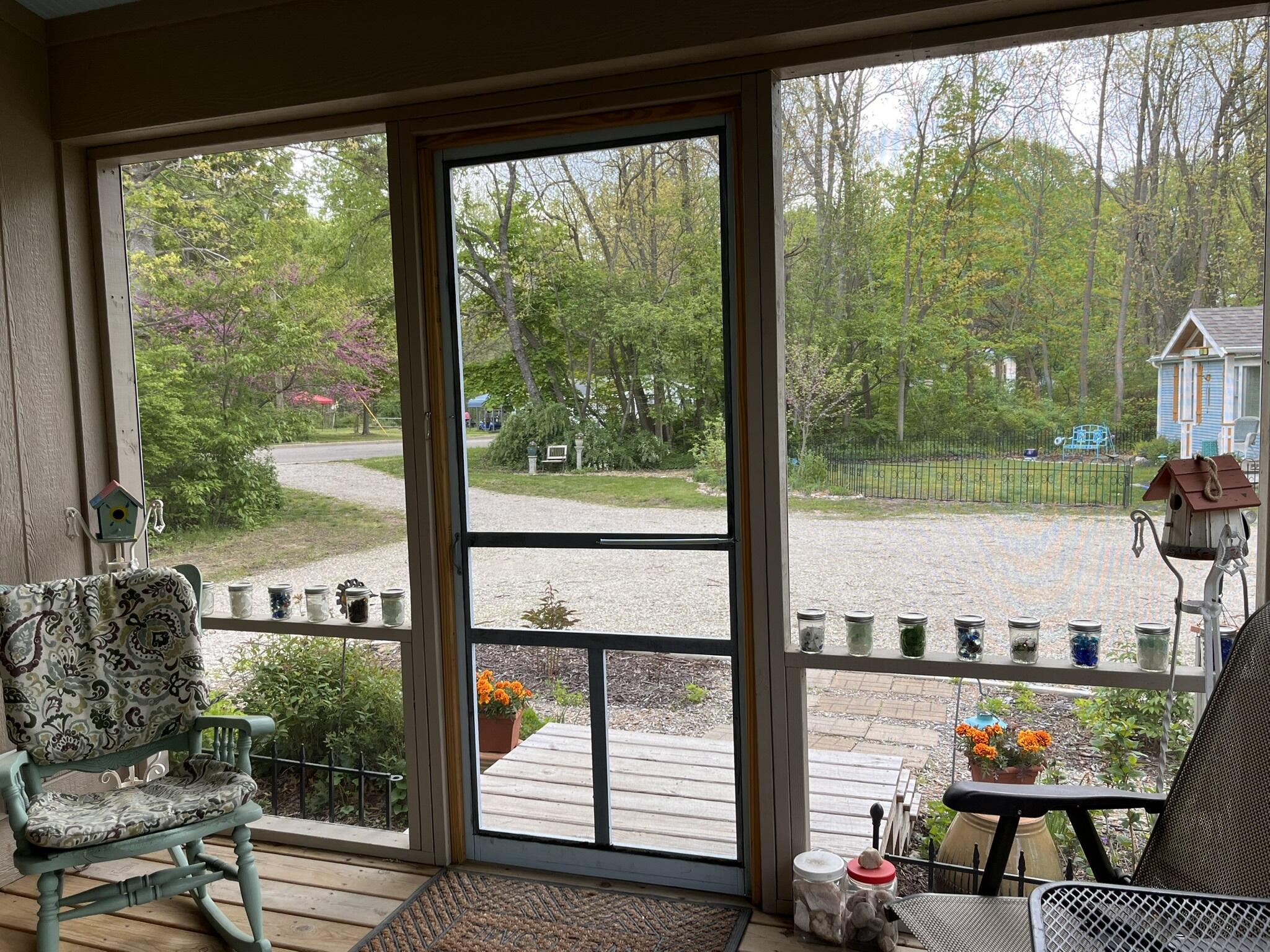 South Haven, Michigan 49090, United States, 2 Bedrooms Bedrooms, ,1 BathroomBathrooms,Residential,Pending,144900