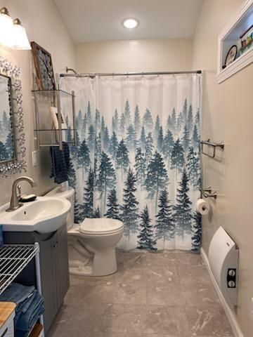 South Haven, Michigan 49090, United States, 2 Bedrooms Bedrooms, ,1 BathroomBathrooms,Residential,Pending,144900